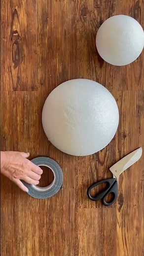 DIY Giant Spider Halloween Decoration