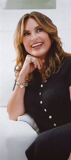 sasha alexander on Instagram: "Beautyful women @therealmariskahargitay"