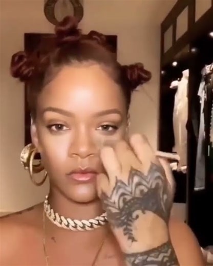 RIHANNA SHOWING Her beauty…tips and DIY Makeup tricks✨ #rihanna