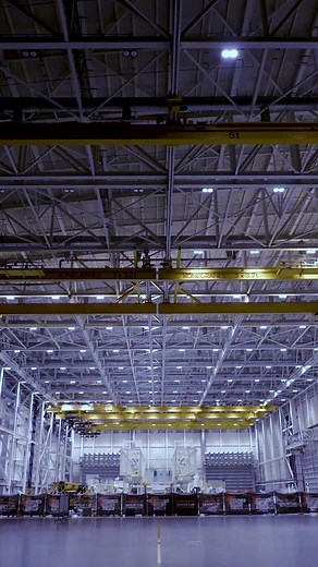 It's "All Systems GO" for the world's most successful single-aisle! ✈️ With more than 7000 #A320neo Family on order, Airbus is robustly expanding its industrial footprint and capability to reach 75 aircraft output per month by 2027. October saw the opening of second Final Assembly Lines in the US and China, bringing its total to 10 FALs including France and Germany. This, combined with more than 20 industrial sites contributing to the Family's production, puts Airbus on track to reach civil aero