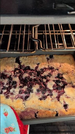 Momma's Blackberry Cobbler 😋 A truly special way to end Father's Day dinner. #baking #food #dessert