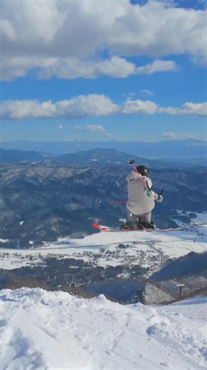 白馬五竜 : エイブル白馬五竜 ABLE Hakuba Goryu / 白馬五竜高山植物園 on Instagram: "🎿 オープニングウィークエンドを振り返って❄️ 12月6-7日、特別な55周年シーズンのスタートに、たくさんの方にお越しいただきました。 滑りに来た人も、カレーに来た人も😏、どちらも大歓迎✨ 最高のコンディションで、大人も子供もゲレンデを楽しんで、その後は55周年記念スペシャルカレーでおかわり自由のエネルギーチャージ🍛 パウダーターン、山盛りカレー、そして最高の笑顔。 シーズンスタートに必要なもの、全部揃ってましたね⛄️ オープニングウィークエンドに来てくださったみなさま、そしてこれから来てくださるみなさま、本当にありがとうございます。 この冬はまだ始まったばかり🐉 最高のシーズンにしよう！ A little look back at our Opening Weekend ❄️ Who came for the shred, and who came for the curry😏?? On December 6-7, we welcomed so man