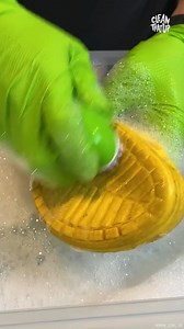 43K views · 422 reactions | Get Your Crocs Ready for Summer #crocs #cleaningcrocs #cleaningtips #springcleaning | Clean That Up | Facebook