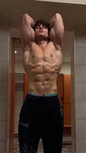 22 Year old Natural Bodybuilder