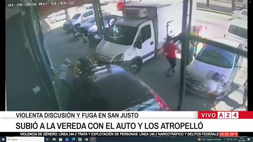 🔴 VIOLENTA DISCUSIÒN Y FUGA EN SAN JUSTO: SUBIÒ A LA VEREDA CON EL AUTO Y LOS ATROPELLÓ Un hombre de 38 años intentó atropellar a su padre y terminó embistiendo a varias personas, incluido un bebé, en una avenida comercial de San Justo. El hecho desató conmoción y dejó dos heridos leves. | A24.com