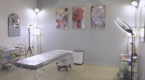 Do you want to learn the fastest growing trend in the beauty industry? Come learn with New Zealand’s Cosmetic Tattooist of the year!!🥇 WE ONLY HAVE LIMITED SPOTS LEFT FOR THIS CLASS 😱 🔹Six full days at our beautiful new Brow Academy in Petone Wellington 🔹One month pre study 🔹Brow Mapping 🔹Feather Touch Brows training 🔹Ombré Brows training 🔹Powder Brows training 🔹Skin Theory 🔹Needle & Machine Theory 🔹Colour Theory 🔹Shadow Cherie on her Demo clients 🔹Compete each procedure on your ow