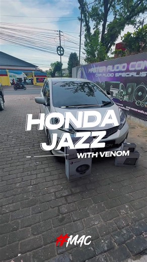 Cuma modal budget pelajar/mahasiswa, Honda Jazz ini udah upgrade full pakai Venom! Dari Processor sampe Subwoofer, suaranya langsung berubah drastis. Jernihnya dapet, bass-nya nendang, dompet aman. 💸✨ Daftar Produk: • Venom Processor VPR 2.4 MKII • Venom Speaker Diablo VX 6D • Venom Monoblock Veto 500.1 • Venom Subwoofer Veto 12 Upgrade tipis-tipis, hasil maksimal! Langsung meluncur ke Master Audio Concept. 🛠️ #HondaJazz #VenomAudio #ModifikasiAudio #AudioMobilMurah #CarAudioSpecialist