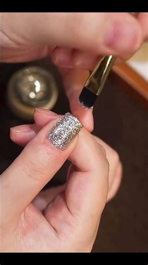 Роскошный маникюр и педикюр за 5 минут: нюд и серебро ✨