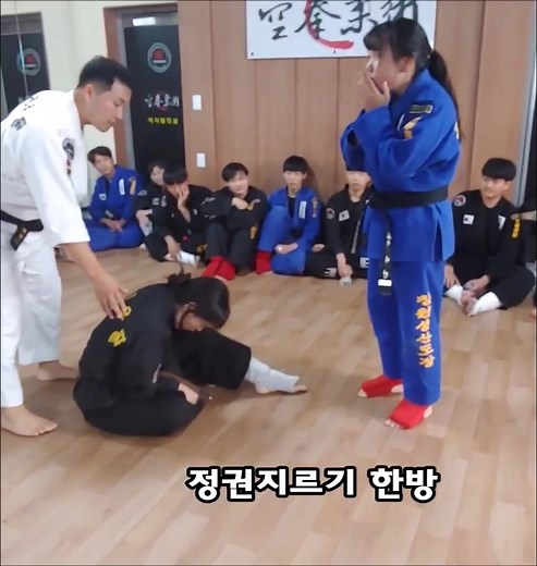 명치맞고 쓰러진 소녀의 반전Reversal of the girl who fell down after being hit by the solar plexus #Hapkido #taekwondo #Jiujitsu #BJJ #Judo #karate #주짓수 #킥복싱 #싸움
