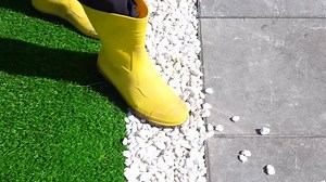 Fixer les pierres pour prévenir leur mouvement