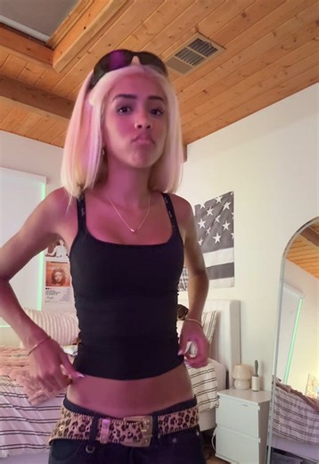 🦦 (@djdonutt)’s video of blonde hair