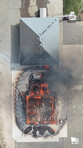 💡Recent #research examined the optimal spacing between buildings to prevent the spread of flames during #wildfires. These insights will inform future community planning and construction standards, enhancing resilience against the next disaster. Learn more at https://ibhs.org/wildfire/wind-driven-building-to-building-fire-spread/. | Insurance Institute for Business & Home Safety - IBHS