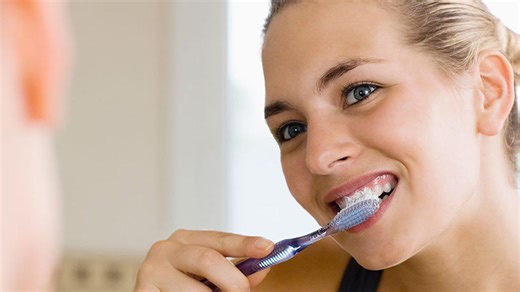 5 Home Remedies for Removing and Preventing Dental Plaque