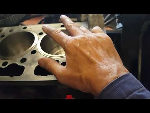 Piston Installation MaxxForce DT Diesel Engine In-Frame