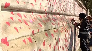 London residents make a mural for COVID-19 victims