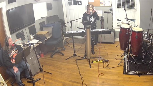 Live in the CMA studio, host Michael Logsdon presents the music of Lindsey Shake | Community Music Alliance