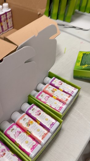 25K views · 413 reactions | Primavara a venit cu noutăți parfumate! Descoperă noul pachet recomandat de Buni 朗, aici: https://www.cashmerearoma.ro/pachet-3-parfumuri-welcome-spring-fara-balsam/ | Cashmere Aroma | Facebook