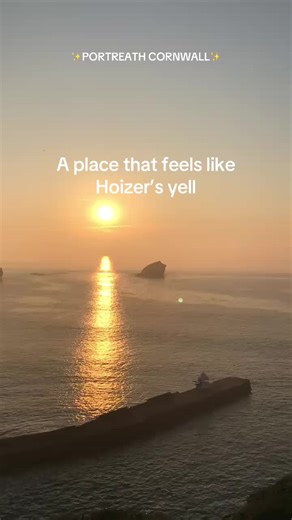 A place that feels like Hoizer’s yell for sure - Portreath Beach in Cornwall ❤️ #cornwall #fyp #travel #hoizer #traveltips #travel #guide #myhappyplace