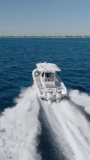 322 Offshore Center Console. Our hull is designed with a classic "Carolina Flair" that cuts through the water like no other🔪 Features to keep you out fishing from sunrise to sunset🎣 | Sea Pro Boats