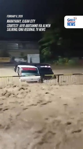 𝗧𝗜𝗡𝗔𝗡𝗚𝗔𝗬 𝗡𝗚 𝗕𝗔𝗛𝗔 Inanod ng baha ang ilang sasakyan sa Brgy. Mahayahay, Iligan City dulot ng malakas na pag-ulang dala ng bagyong #BasyangPH, February 6, 2026. Ayon sa residenteng nag-upload ng video, na-trap ang kaniyang pamilya at humihingi pa rin ng tulong na ma-rescue, as of 4:00 am. | Jayr Abutanmo/Alwen Saliring/GMA Regional TV News via GMA News | Super Radyo DZBB 594khz