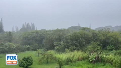 Watch: Dark skies, rain arrive in Pahoa, Hawaii due to Hurricane Hone