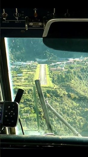 Lukla airport landing • Most dangerous airports in the world HD