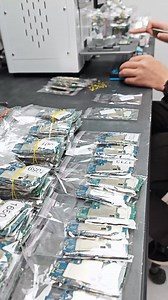 TBK-958 laser cuts the shield, and removes the chip #TBK# laser # mobile phone for maintenance. | TBK machine