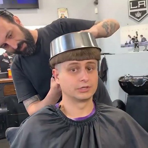 The bowl cut to Oliver tree is real !!! 😡