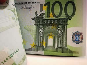 Ετήσιο επίδομα 250 ευρώ: Ποιοι το παίρνουν, ποιοι μένουν εκτός - ΤΑ ΝΕΑ