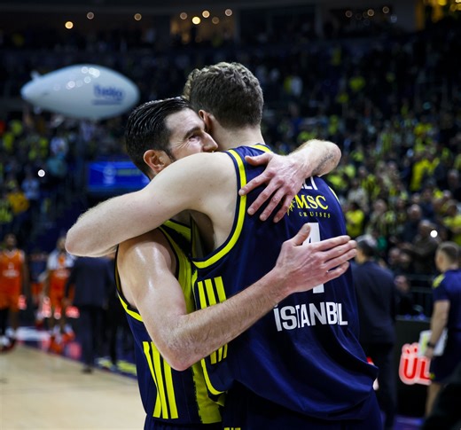 [Vidéo] La première réussie de Nando De Colo en EuroLeague avec le Fenerbahçe, meilleur marqueur de son équipe - BeBasket