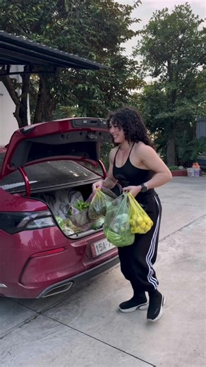 Đám cưới vui vẻ và mâm lẩu ngon miệng