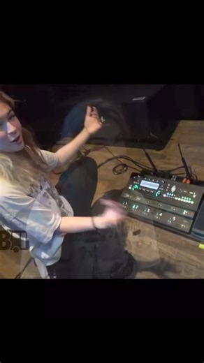 112K views · 1.1K reactions | The Warning's Daniela Villarreal Vélez shows off her Kemper profiler! #thewarningrockband #kemper #digitaltourbus #gearmasters #guitarist #guitarplayer | Digital Tour Bus | Facebook