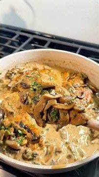 CREAMY CHICKEN MARSALA 🧄🍷🇮🇹 Save this recipe for your next dinner 🙌🏻✨