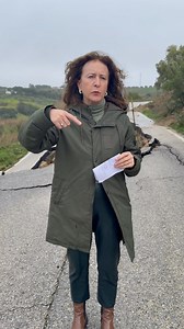 Desde el Ayuntamiento de Olvera informamos a la ciudadanía que estamos realizando un seguimiento constante y de cerca de toda la situación de las infraestructuras públicas, así como de los caminos rurales y carriles de nuestro término municipal. Desde el primer momento( contando con las empresas locales que disponen de maquinaria pesada) se está actuando en aquellos puntos de la trama de carriles, donde ha sido necesario intervenir, con el objetivo de garantizar la seguridad y restablecer la nor