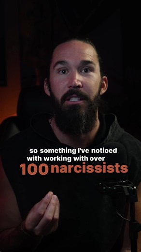 Difference Between Grandiose and Covert Narcissism Explained