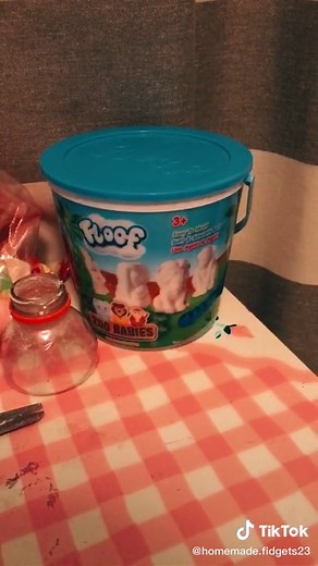 How to make a stress ball with no balloons! I hope u enjoy! #fyp #foryoupage #zyxcba #fidgets #like #homemade #voiceeffects ￼