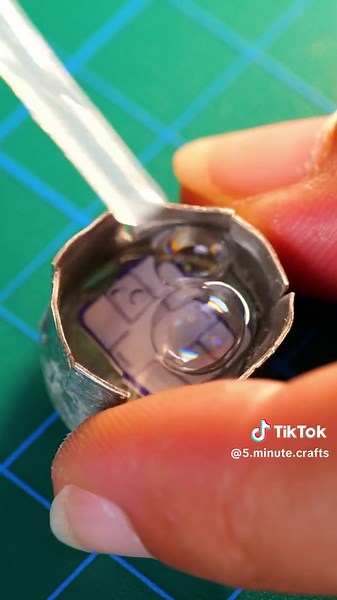 I made a necklace for my cat using a credit card! 😻💳 #diyaccessories #catlovers #Necklace #Jewelry #Pet