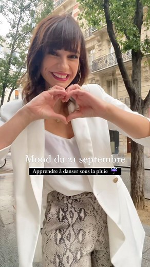 21 septembre - Apprendre à danser sous la pluie 🌻 « Est-ce que tu te souviens de la nuit du 21 septembre ? L’amour était en train de changer les esprits des prétendants… » Le groupe « Earth, Wind and Fire » écrivait cette chanson en 1978. Chaque année pour commencer cette journée d’anniversaire, j’écoute cette chanson. J’ai l’impression qu’elle me relie à tout ce que je suis, à l’énergie et aux rêves qui sont en moi et qui me poussent à avancer jour après jour. 🫶🏻 Apprendre à danser sous la p