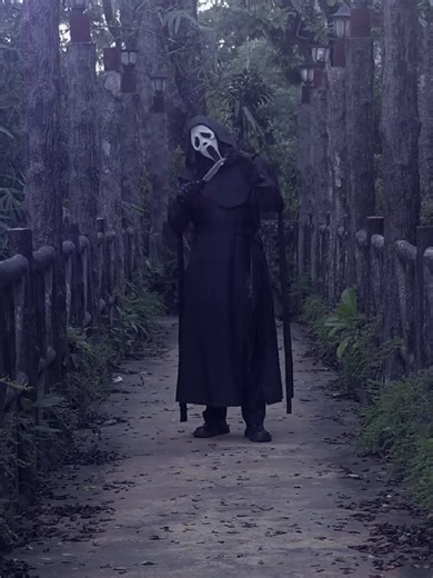 Ghostface Cosplay: Unleash Your Inner Horror Icon
