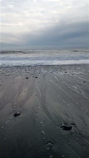 18 December 2025 Seaton Beach in Cornwall