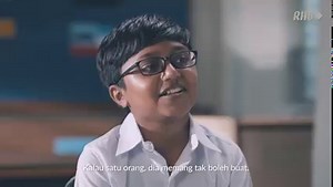 Baru-baru ini, kami berjumpa dengan beberapa pelajar untuk mendapatkan reaksi dan pendapat mereka tentang filem Hari Kebangsaan kami yang menggambarkan semangat perpaduan dan kecintaan kepada negara. Saksikan gelagat mereka di dalam video ini! Apa pula pendapat anda tentang Hari Kebangsaan? Dah tengok filem Hari Kebangsaan 2022 kami? Klik link ini https://bit.ly/RHBHariKebangsaan2022 #RHBTeguhBersama #BersamaMenempaKemajuan | RHB Group