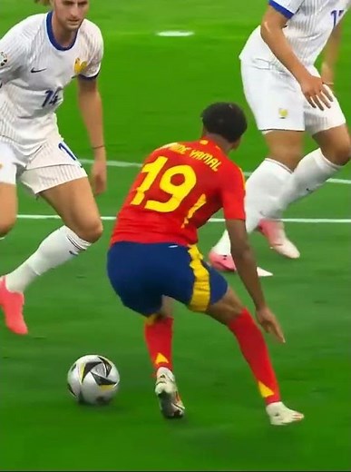 Lamine Yamal Skills & Goals 2025 ⚽ | Unreal Football Moments in Champions League 🔥