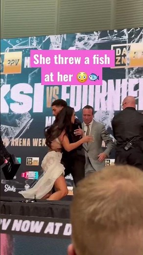 Influencer boxing carnage as Lil Kymchii goes MAD #shorts