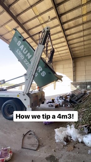 How we tip a 4m3 skip bin at a waste transfer station! #skipbinhire #wastemanagement #saunderswaste