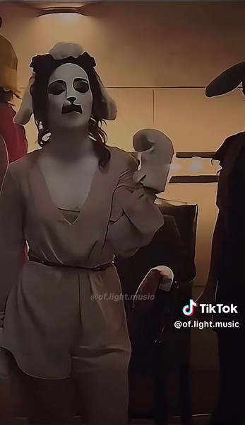 Kangaroo Court de Capital Cities: Una Fusión Musical