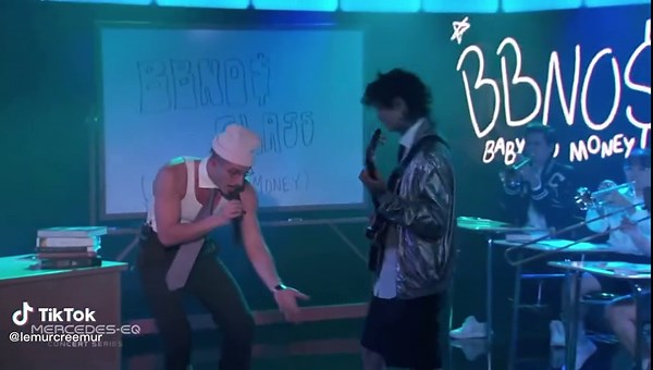 Tim Henson Guitar Solo Performance with BBno$ | Polyphia Guitarist Showcase