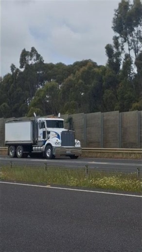 Kenworth T950 & A Freightliner 112 Century Class