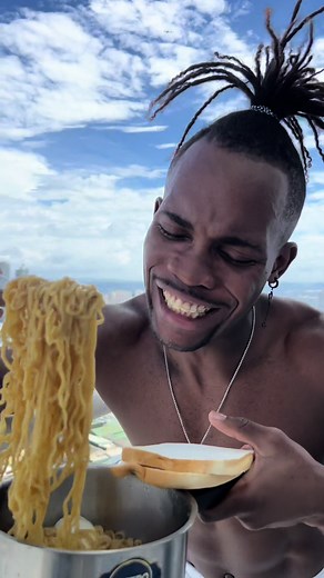 Luto pancit canton. 😂 wait for it #fyp #food #pancitcanton #tuguezombie