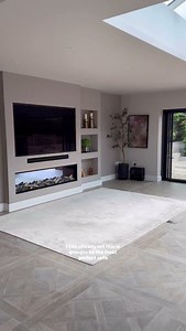 It’s new sofa day 🙌🙌 Every time @sofasandfriends bring out a new model, I feel like they just get better and better! This is the new ‘Harmony’ modular sofa and it’s huge!!! The seats are really deep and comfy so they’re perfect for getting cosy and putting your feet up! 🙌 The table section is so cool too! As it’s modular you can design it for your own space and there are so many different pieces in this model, so you can really make it your own! My code Louise5 saves 5% off any of their sofas