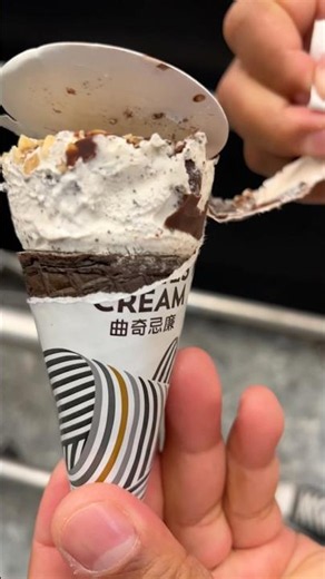 Satisfying Cookies n Cream Cone IceCream #short #icecream #chocolate #food #cookiesncream #foodie